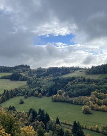 Běžmo přes Javorníky a západní Beskydy background