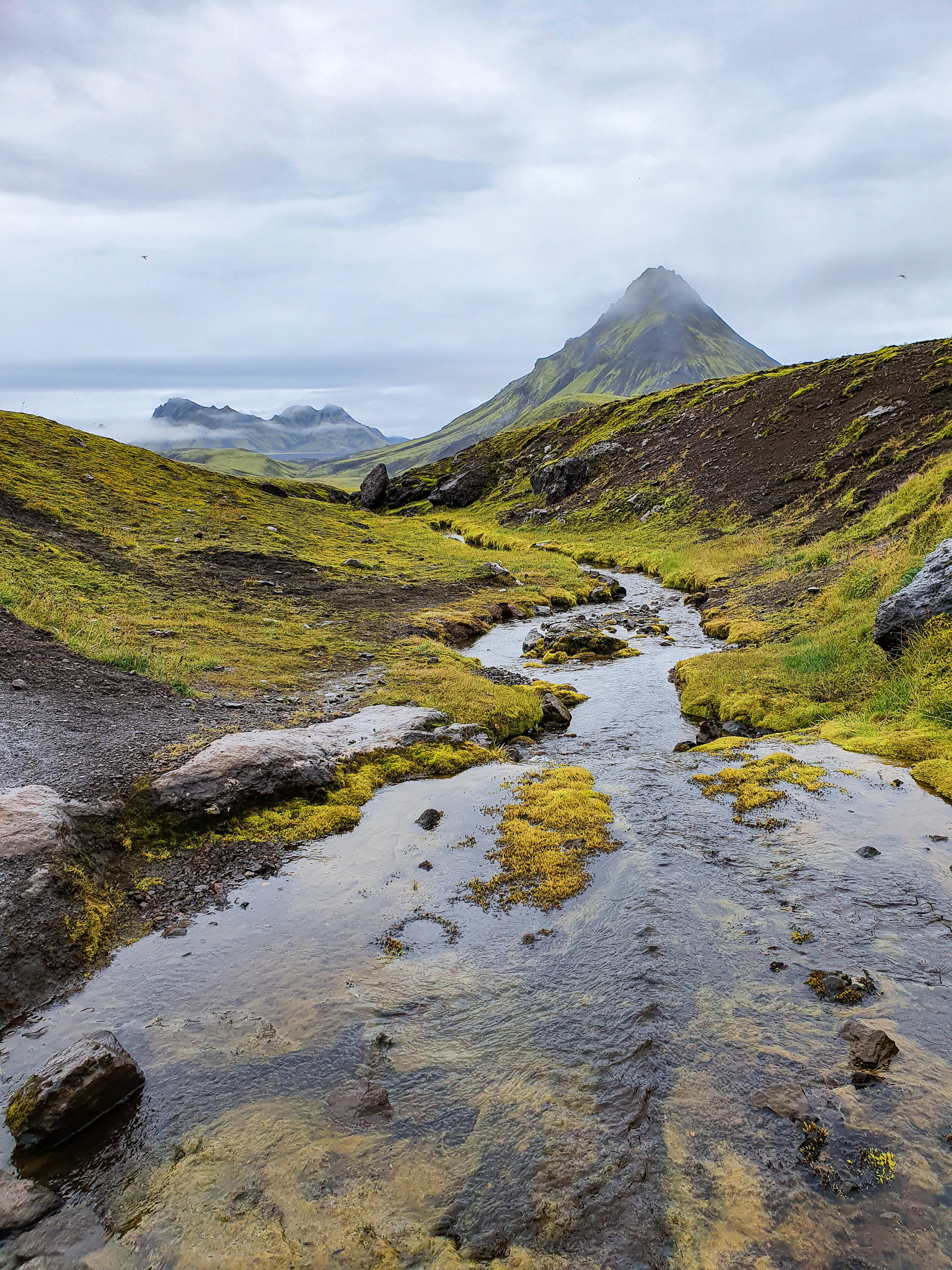 Do srdce islandských hor background